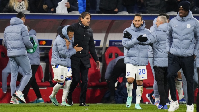Inter Milan's head coach Simone Inzaghi, centre, celebrates with players after the group D Champions League soccer match between Salzburg and Inter Milan in Salzburg, Austria, Wednesday, Nov. 8, 2023. Inter won 1-0. (AP Photo/Petr David Josek)