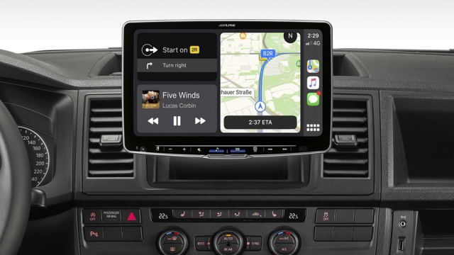 un'unità aftermarket: Apple CarPlay e Android Auto