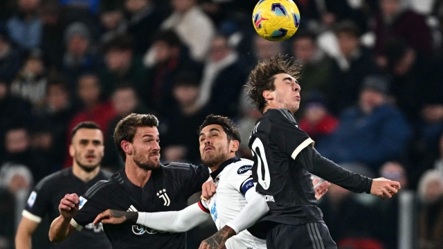 TOPSHOT - Juventus' Italian midfielder #20 Fabio Miretti heads the ball during the Italian Serie A football match between Juventus and Cagliari, at The Allianz Stadium, in Turin on November 11, 2023. (Photo by GABRIEL BOUYS / AFP)
