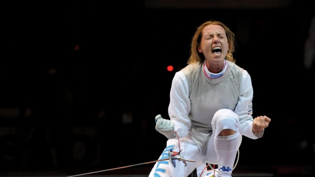 epa02962485 Valentina Vezzali of Italy jubilates after defeated her compatriot Elisa Di Francisca in the final of women's individual foil competition of Fencing World Championships in Catania, Italy, 11 October 2011. Vezzali won the gold medal.  EPA/IMRE FOLDI HUNGARY OUT