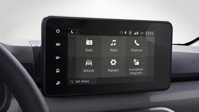 Come collegare il proprio iPhone alla Dacia Sandero con Apple CarPlay e Siri: la guida completa