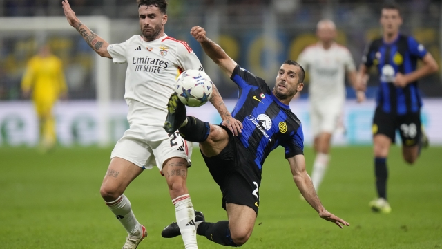 Inter Milan's Henrikh Mkhitaryan, right, fights for the ball with Benfica's Rafa Silva during the Champions League, Group D soccer match between Inter Milan and Benfica, at the San Siro stadium in Milan, Italy, Tuesday, Oct. 3, 2023. (AP Photo/Luca Bruno)