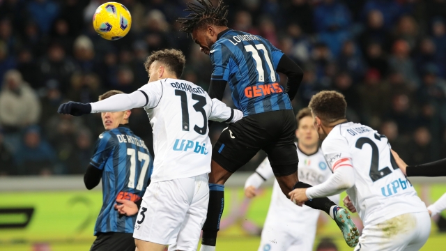 BERGAMO, ITALY - NOVEMBER 25: Ademola Lookman of Atalanta BC scores the team's first goal during the Serie A TIM match between Atalanta BC and SSC Napoli at Gewiss Stadium on November 25, 2023 in Bergamo, Italy. (Photo by Emilio Andreoli/Getty Images)