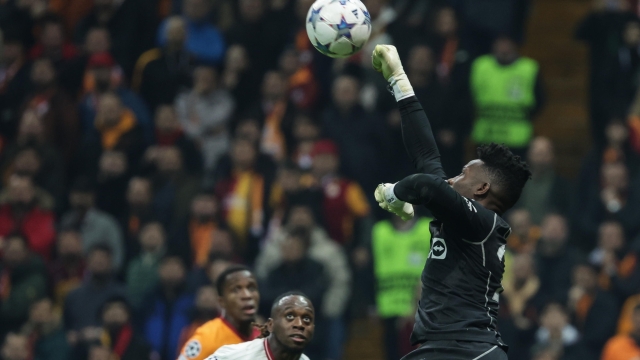 epa11001754 Manchester United's goalkeeper Andre Onana in action during the UEFA Champions League group A soccer match between Galatasaray SK and Manchester United in Istanbul, Turkey, 29 November 2023.  EPA/ERDEM SAHIN