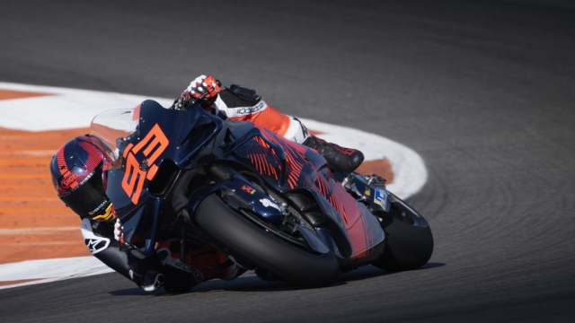 VALENCIA, SPAIN - NOVEMBER 28: Marc Marquez of Spain and Gresini Racing MotoGP rounds the bend during the MotoGP Test in Valencia at Ricardo Tormo Circuit on November 28, 2023 in Valencia, Spain. (Photo by Mirco Lazzari gp/Getty Images)