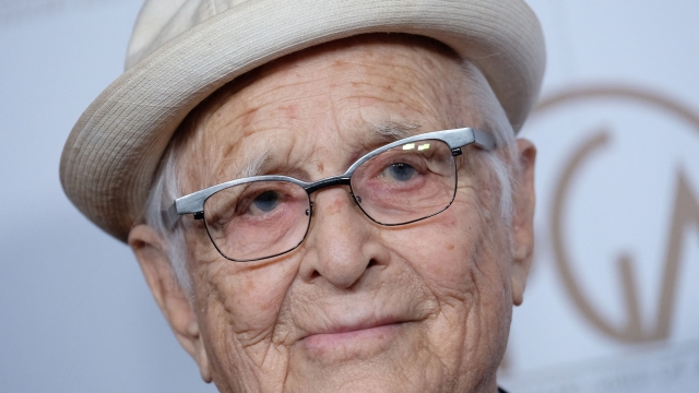 (FILES) Norman Lear arrives at the 2018 Annual Producers Guild Awards Presented By Cadillac on January 20, 2018, in Beverly Hills, California. Television writer and producer Norman Lear, whose trailblazing sitcoms in the 1970s and 1980s revolutionized popular entertainment in America, has died at age 101, US media said Decdember 6, 2023. (Photo by CHRIS DELMAS / AFP)
