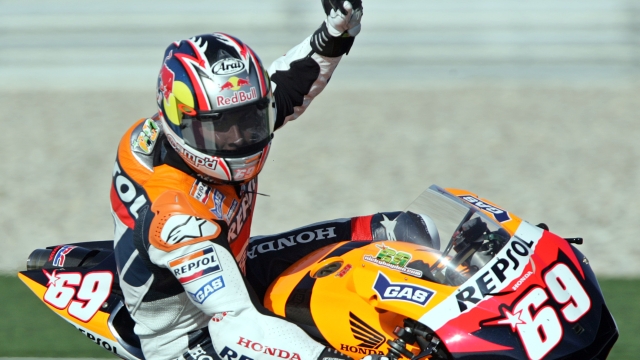 Nicky Hayden from the United States  of Repsol Honda Team waves after he won  secound place of the Qatar MotoGP at  Losail Circuit in Doha, Qatar Saturday April 8, 2006. Italy's Valentino Rossi won the race.  (AP Photo/Kamran Jebreili)