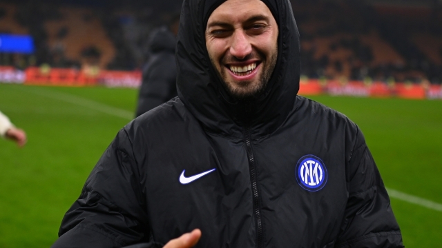 MILAN, ITALY - DECEMBER 09: Hakan Calhanoglu of FC Internazionale celebrates the victory after the Serie A TIM match between FC Internazionale and Udinese Calcio at Stadio Giuseppe Meazza on December 09, 2023 in Milan, Italy. (Photo by Mattia Ozbot - Inter/Inter via Getty Images)