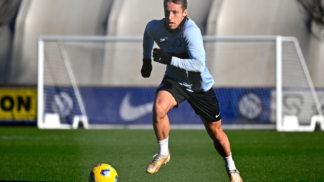COMO, ITALY - DECEMBER 15: Davide Frattesi of FC Internazionale in action during the FC Internazionale training session at the club's training ground Suning Training Center at Appiano Gentile on December 15, 2023 in Como, Italy. (Photo by Mattia Ozbot - Inter/Inter via Getty Images)
