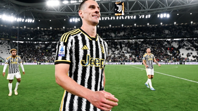 TURIN, ITALY - OCTOBER 28: Arkadiusz Krystian Milik of Juventus celebrates the victory after the Serie A TIM match between Juventus and Hellas Verona FC at Allianz Stadium on October 28, 2023 in Turin, Italy. (Photo by Daniele Badolato - Juventus FC/Juventus FC via Getty Images)