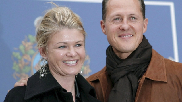 epa01157388 Germany seven-time Formula One World Champion Michael Schumacher (R) and his wife Corinna (L) before a meeting with Spain's Prince and Princess of Asturias 26 October 2007 at the Hotel Reconquista in Oviedo, province of Asturias, ahead of the 2007 Prince of Asturias Award Ceremony which will take place tonight at the Campoamor Theatre. Schumacher has been awarded the Prince of Asturias 2007 in the Sports Category.  EPA/J.L.Cereijido