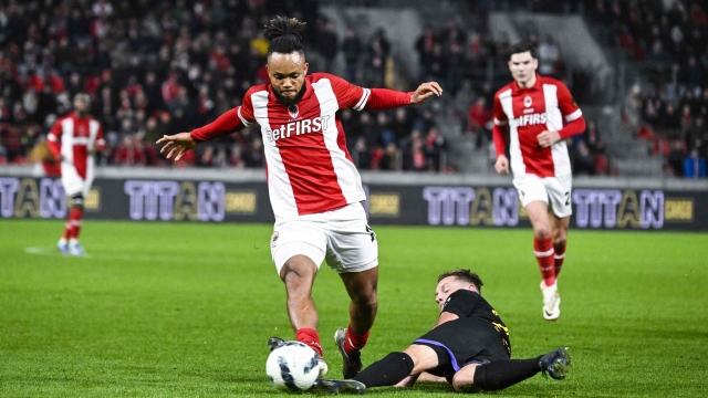 Antwerp's Chidera Ejuke (L) and Anderlecht's Mats Rits fight for the ball during the Belgian Pro League football match between Royal Antwerp FC and RSCA Anderlecht, in Antwerp on December 17, 2023. (Photo by Tom Goyvaerts / Belga / AFP) / Belgium OUT