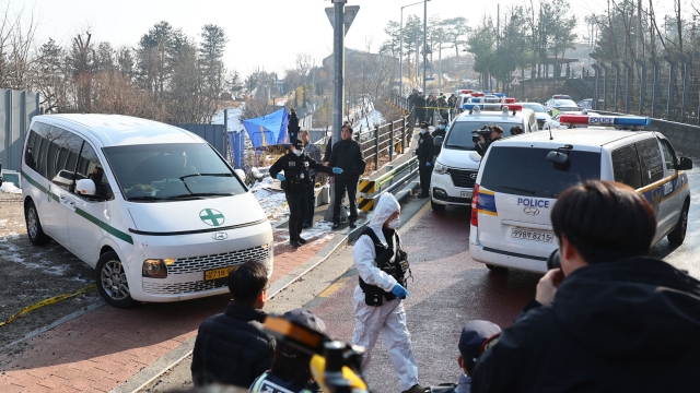 An ambulance (L) carrying the body of South Korean actor Lee Sun-kyun leaves a park in central Seoul on December 27, 2023. South Korean actor Lee Sun-kyun, best known for his role in the Oscar-winning film "Parasite", was found dead on December 27, in an apparent suicide, Yonhap news agency reported. (Photo by Yonhap / YONHAP / AFP) / - South Korea OUT / NO ARCHIVES -  RESTRICTED TO SUBSCRIPTION USE