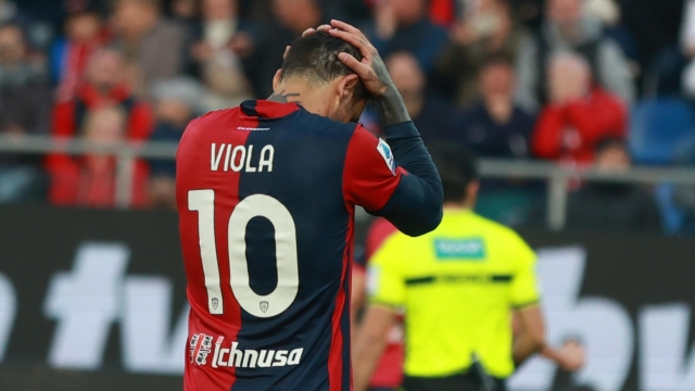 Cagliari's Nicolas Viola in action during the Italian Serie A soccer match Cagliari calcio vs Empoli FC at the Unipol domus in Cagliari, Italy, 30 December 2023  ANSA/FABIO MURRU