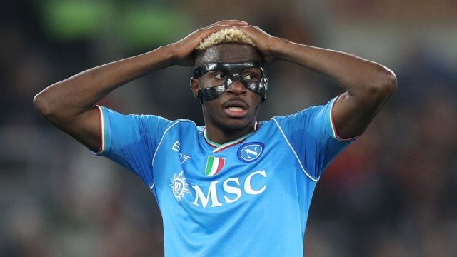 ROME, ITALY - DECEMBER 23: Victor Osimhen of SSC Napoli reacts during the Serie A TIM match between AS Roma and SSC Napoli at Stadio Olimpico on December 23, 2023 in Rome, Italy. (Photo by Paolo Bruno/Getty Images)