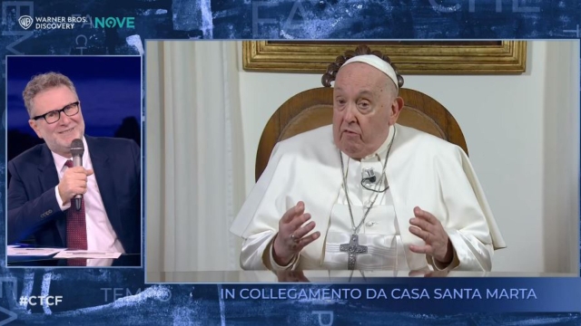 Un frame di Papa Francesco in collegamento con la trasmissione 'Che tempo che fa' condotta da Fabio Fazio. +++ TWITTER/CHE TEMPO CHE FA +++ NPK +++ NO TV USE +++