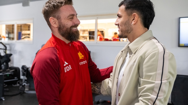 ROME, ITALY - JANUARY 16:  Daniele De Rossi meets Leandro Paredes during his first day as AS Roma coach at Centro Sportivo Fulvio Bernardini on January 16, 2024 in Rome, Italy. (Photo by Fabio Rossi/AS Roma via Getty Images)