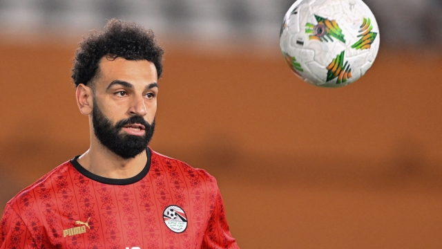 Egypt's forward #10 Mohamed Salah warms up ahead of the Africa Cup of Nations (CAN) 2024 group B football match between Egypt and Ghana at the Felix Houphouet-Boigny Stadium in Abidjan on January 18, 2024. (Photo by Issouf SANOGO / AFP)