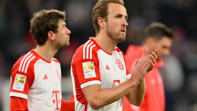 MUNICH, GERMANY - JANUARY 21: Harry Kane of Bayern Munich applauds the fans following the team's defeat during the Bundesliga match between FC Bayern München and SV Werder Bremen at Allianz Arena on January 21, 2024 in Munich, Germany. (Photo by Sebastian Widmann/Getty Images)