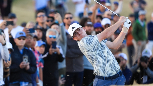 LA QUINTA, CALIFORNIA - JANUARY 21: Nick Dunlap of the United States hits from the 18th fairway during the final round of The American Express at Pete Dye Stadium Course on January 21, 2024 in La Quinta, California.   Sean M. Haffey/Getty Images/AFP (Photo by Sean M. Haffey / GETTY IMAGES NORTH AMERICA / Getty Images via AFP)