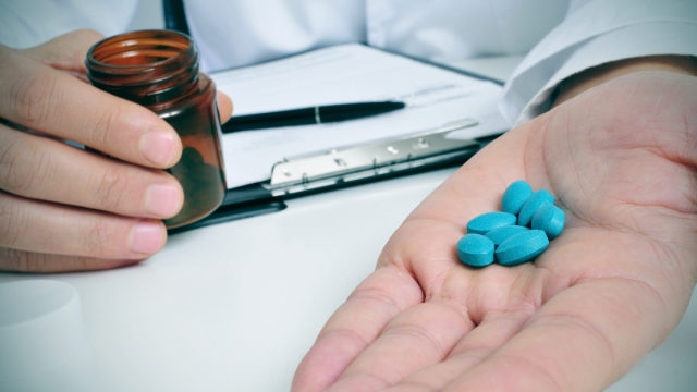 Viagra effetti collaterali con altri farmaci