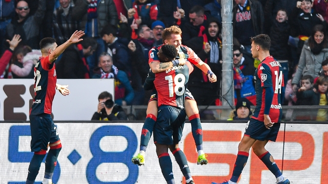GENOA, ITALY - JANUARY 28: Mateo Retegui of Genoa (2nd from left) celebrates with his team-mate Caleb Ekuban after scoring a goal during the Serie A TIM match between Genoa CFC and US Lecce - Serie A TIM  at Stadio Luigi Ferraris on January 28, 2024 in Genoa, Italy. (Photo by Getty Images/Getty Images)