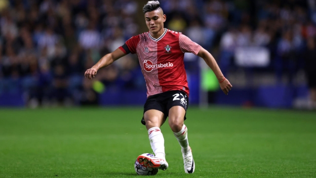 SHEFFIELD, ENGLAND - AUGUST 04: Carlos Alcaraz of Southampton on the ball during the Sky Bet Championship match between Sheffield Wednesday and Southampton FC at Hillsborough on August 04, 2023 in Sheffield, England. (Photo by George Wood/Getty Images)