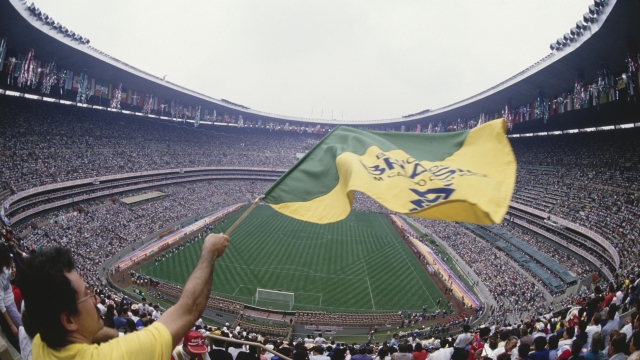 MEXICO CITY, MEXICO - MAY 31: A general view of the Azteca Stadium during the opening match of the 1986 FIFA World Cup Finals, Italy v Bulgaria on May 31st, 1986 in Mexcio City, Mexico. (Photo by Mike King/ Allsport/Getty Images/Hulton Archive)