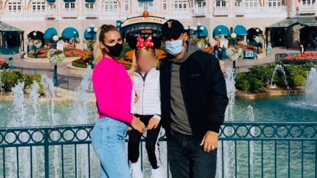 Ilary Blasi a Disneyland Paris con Bastian, Chanel e Isabel