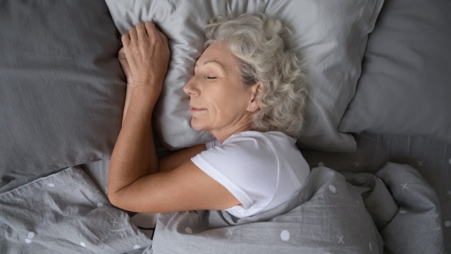 Fabbisogno di sonno giornaliero: come calcolare e i rischi del dormire molto o troppo poco