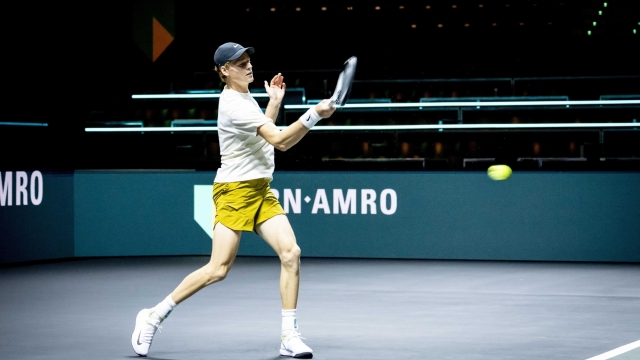 epa11139860 Italian player Jannik Sinner during training session in the run-up to the ABN AMRO tennis tournament at the Rotterdam Ahoy indoor arena, in Rotterdam, the Netherlands, 09 February 2024. The 2024 ABN AMRO Open will take place between 12 and 18 February 2024.  EPA/ROBIN UTRECHT