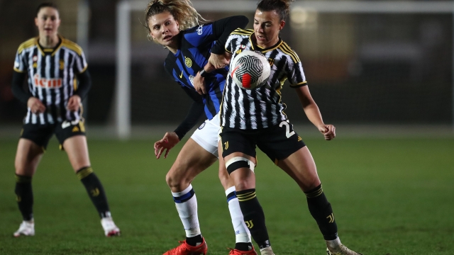 2MILAN, ITALY - FEBRUARY 14: Arianna Caruso of Juventus in action ?during the Women Serie A eBay match between FC Internazionale Women and Juventus Women at Arena Civica Gianni Brera on February 14, 2024 in Milan, Italy. (Photo by Juventus FC/Juventus FC via Getty Images)
