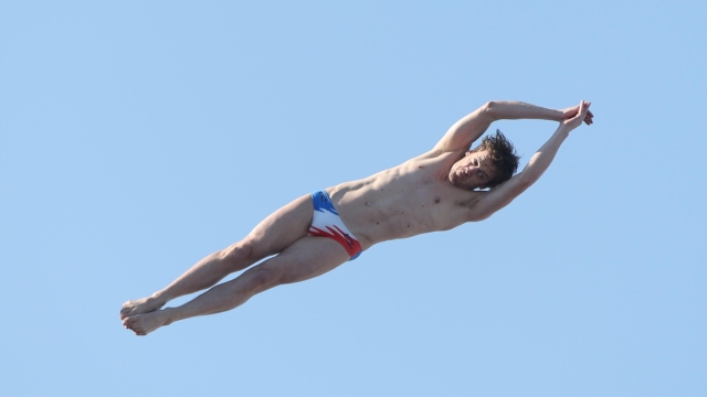epa11149928 Gary Hunt of France competes during the Men's 27m High Diving preliminaries at the FINA World Aquatics Championships Doha 2024 in Doha, Qatar 13 February 2024.  EPA/ALI HAIDER