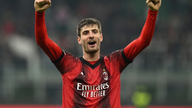 MILAN, ITALY - FEBRUARY 15:  Matteo Gabbia of AC Milan celebrates the win at the end of the UEFA Europa League 2023/24 Playoff First Leg match between AC Milan and Stade Rennais FC at Stadio Giuseppe Meazza on February 15, 2024 in Milan, Italy. (Photo by Claudio Villa/AC Milan via Getty Images)