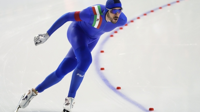 epa11165231 Davide Ghiotto of Italy competes in the Menâ??s 10000m event at the ISU World Speed Skating Single Distances Championships in Calgary, Canada, 18 February 2024.  EPA/TODD KOROL