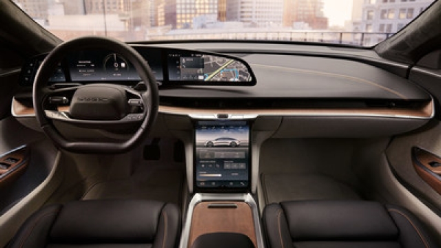 The cabin of Lucid Air Touring takes luxury up a notch with even more exquisite materials and craftsmanship. It features seating surfaces wrapped in Nappa full-grain leather sourced from Lucid’s carbon-neutral leather partner, juxtaposed with recycled textiles and synthetics.