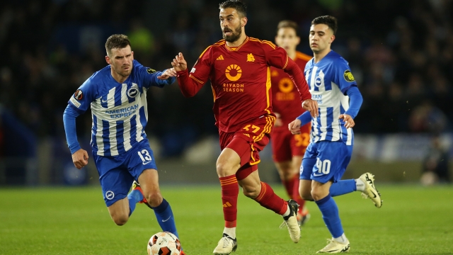 BRIGHTON, ENGLAND - MARCH 14: Leonardo Spinazzola of AS Roma makes a break away from Pascal Gross of Brighton & Hove Albion during the UEFA Europa League 2023/24 round of 16 second leg match between Brighton & Hove Albion and AS Roma at the Brighton & Hove Albion Stadium on March 14, 2024 in Brighton, England. (Photo by Steve Bardens/Getty Images)