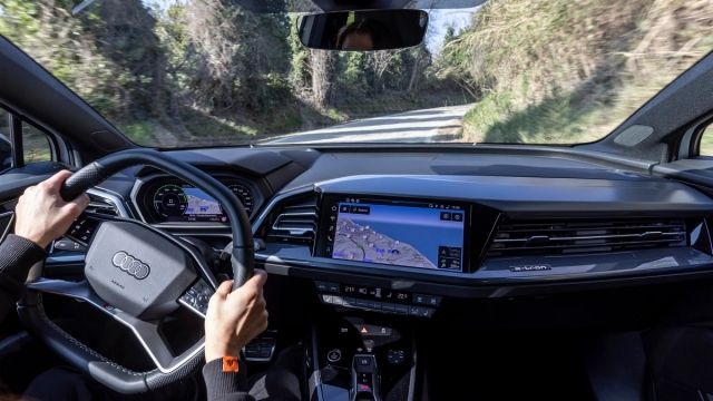 Audi Q4 e-tron 2024, la prova su strada