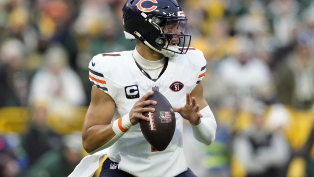 GREEN BAY, WISCONSIN - JANUARY 07: Justin Fields #1 of the Chicago Bears looks to throw a pass during the first quarter in the game against the Green Bay Packers at Lambeau Field on January 07, 2024 in Green Bay, Wisconsin.   Patrick McDermott/Getty Images/AFP (Photo by Patrick McDermott / GETTY IMAGES NORTH AMERICA / Getty Images via AFP)