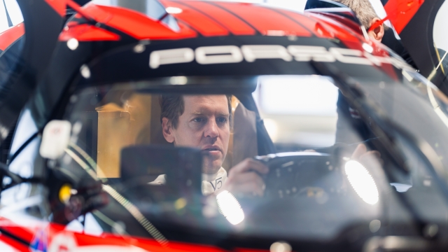 Sebastian Vettel nell'abitacolo della Porsche 963 Hypercar