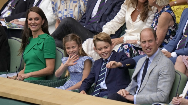 Kate, Princess of Wales, Princess Charlotte, Prince George and Britain's Prince William sit in the Royal Box on Centre Court for the final of the men's singles between Spain's Carlos Alcaraz and Serbia's Novak Djokovic on day fourteen of the Wimbledon tennis championships in London, Sunday, July 16, 2023. (AP Photo/Alastair Grant)   Associated Press/LaPresse Only Italy and Spain