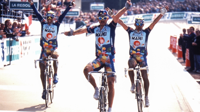 Paris Roubaix 1996 - Compiegne .- Roubaix 243 km - Johan Museeuw - Gianluca Bortolami - Andrea Tafi (Mapei GB) - foto Roberto Bettini/BettiniPhoto©1996