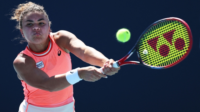 MIAMI GARDENS, FLORIDA - MARCH 24: Jasmine Paolini of Italy returns a shot against Emma Navarro during their match on Day 9 of the Miami Open at Hard Rock Stadium on March 24, 2024 in Miami Gardens, Florida.   Al Bello/Getty Images/AFP (Photo by AL BELLO / GETTY IMAGES NORTH AMERICA / Getty Images via AFP)