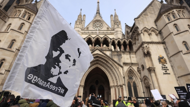 epa11244378 Julian Assange supporters protest outside the Royal Courts of Justice in London, Britain, 26 March 2024. According to a press statement by Courts and Tribunals Judiciary on 26 March, the High Court has granted WikiLeaks founder Julian Assange conditional permission to appeal his extradition to the US. The US was given a three weeks period to ensure that Assange will not be sentenced to death, that he will be afforded his first amendment rights (free speech) and that his Australian nationality will not be a prejudice in case of trial. The next hearing is due for 20 May, to review whether the latest conditions have been met.  EPA/NEIL HALL