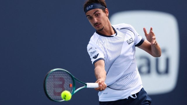 MIAMI GARDENS, FLORIDA - MARCH 21: Lorenzo Sonego of Italy returns a shot to Daniel Evans of Great Britain during his men's singles match during the Miami Open at Hard Rock Stadium on March 21, 2024 in Miami Gardens, Florida.   Megan Briggs/Getty Images/AFP (Photo by Megan Briggs / GETTY IMAGES NORTH AMERICA / Getty Images via AFP)