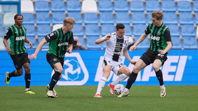 REGGIO NELL'EMILIA, ITALY - APRIL 01: Florian Thauvin of Udinese Calcio competes for the ball with Kristian Thorstvedt of US Sassuolo during the Serie A TIM match between US Sassuolo and Udinese Calcio at Mapei Stadium - Citta' del Tricolore on April 01, 2024 in Reggio nell'Emilia, Italy. (Photo by Emmanuele Ciancaglini/Getty Images)