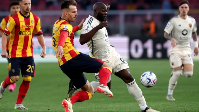 LECCE, ITALY - APRIL 01: Marin Pongracic of Lecce competes for the ball with Romelu Lukaku of Roma during the Serie A TIM match between US Lecce and AS Roma - Serie A TIM  at Stadio Via del Mare on April 01, 2024 in Lecce, Italy. (Photo by Maurizio Lagana/Getty Images)