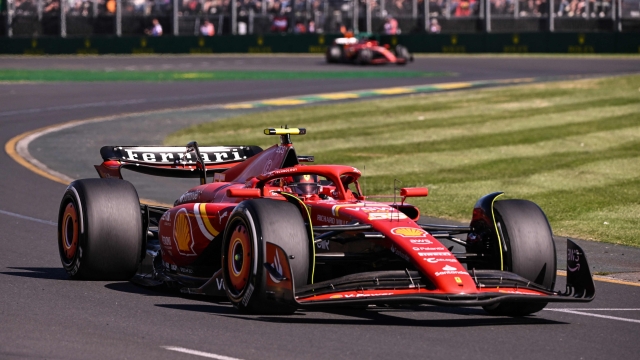 Ferrari's Spanish driver Carlos Sainz Jr drives during the Australian Formula One Grand Prix at Albert Park Circuit in Melbourne on March 24, 2024. (Photo by WILLIAM WEST / AFP) / -- IMAGE RESTRICTED TO EDITORIAL USE - STRICTLY NO COMMERCIAL USE --