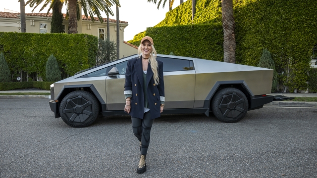 Supercar Blondie con il Tesla Cybertruck