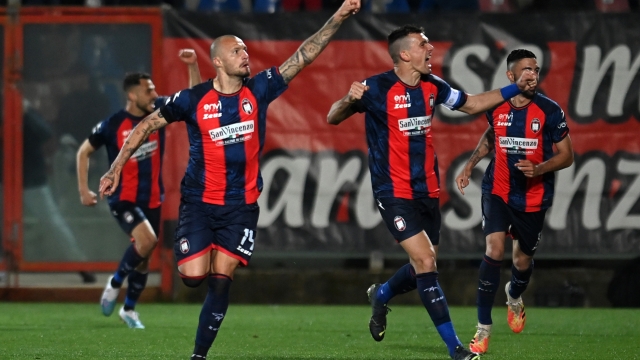 Foto Francesco Mazzitello/LaPresse 13 marzo 2023 Crotone, Italia - sport calcio - Crotone vs Catanzaro - Serie C 2022/2023 girone C - Stadio Ezio Scida. Nella foto: esultanza Vasile Mogos dopo il gol 1-0